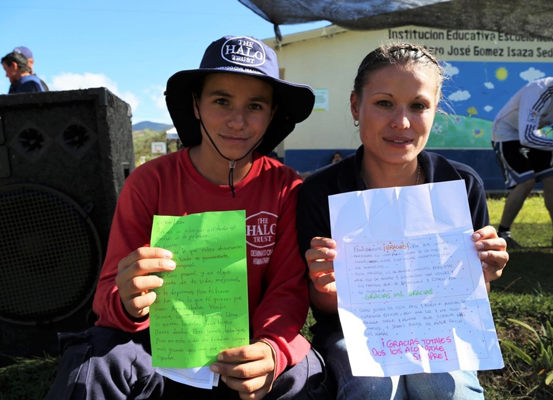 Colombian deminers with letters from the letter campaign, HALO Trust.