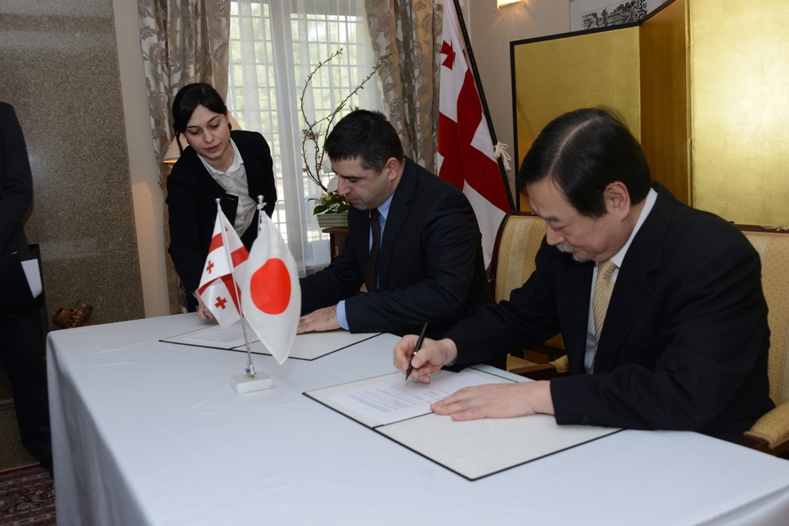 Irakli Chitanava and Japanese Ambassador, Toshio Kaitani signing the new grant documents.