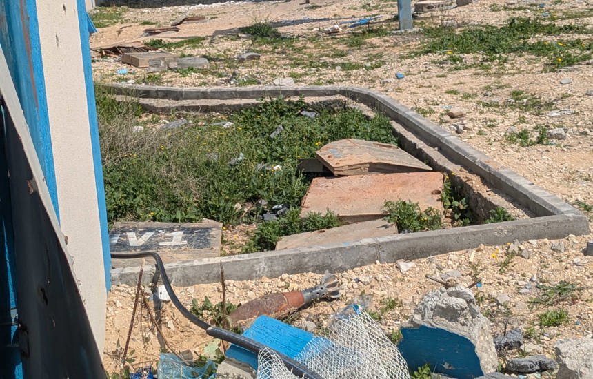 Unexploded mortar bomb in a Palestinian schoolyard in Gaza