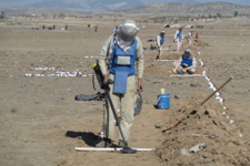 gulan-refugee-camp-afghanistan-deminer-lanes-halo-trust
