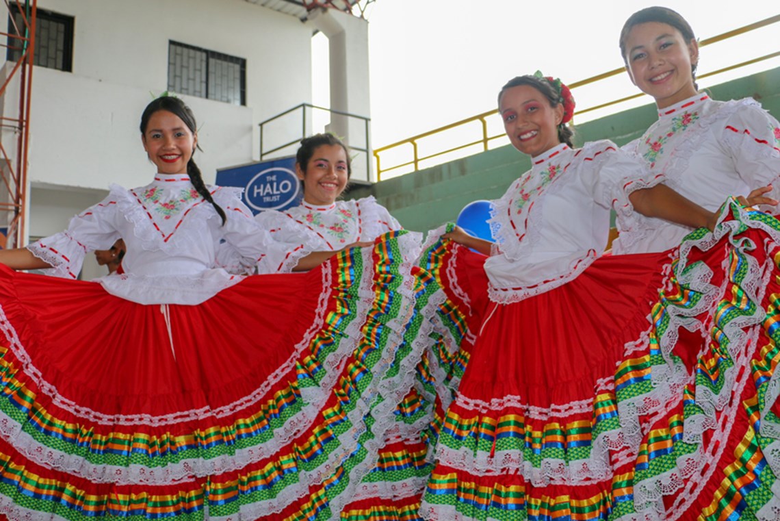 Los niños bailaron Caña, San Juanero y Canta un Pijao, bailes típicos de la región.