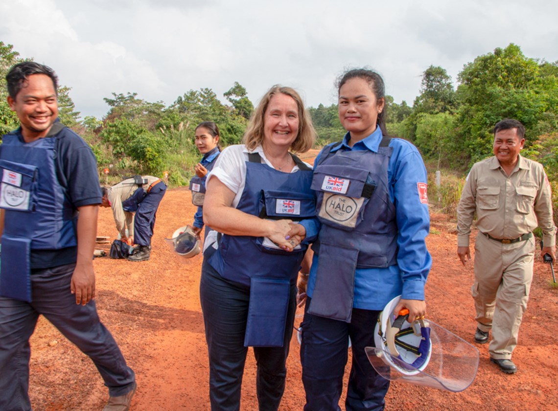  Ambassador Redshaw enjoyed meeting some of the women working as deminers. In Cambodia, our demining team has equal numbers of men and women
