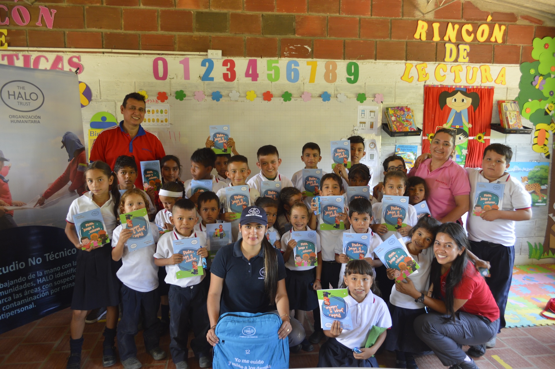 HALO-staff-pose-school-children-class-DSC7366