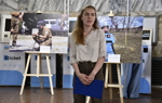 Валерія Шумська промовляє вступне слово під час відкриття фотовиставки