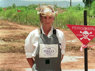 Princess Diana standing in a minefield in Angola in 1997