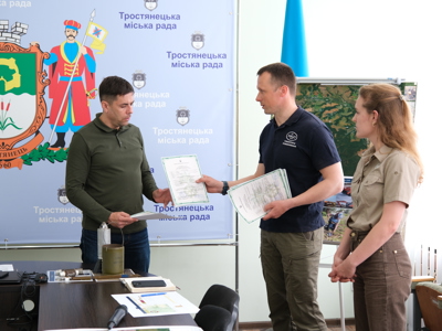 Передача сертифікатів розмінування ділянок Сумщини