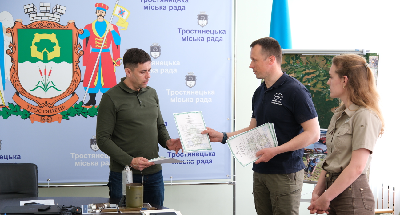 Передача сертифікатів розмінування ділянок Сумщини
