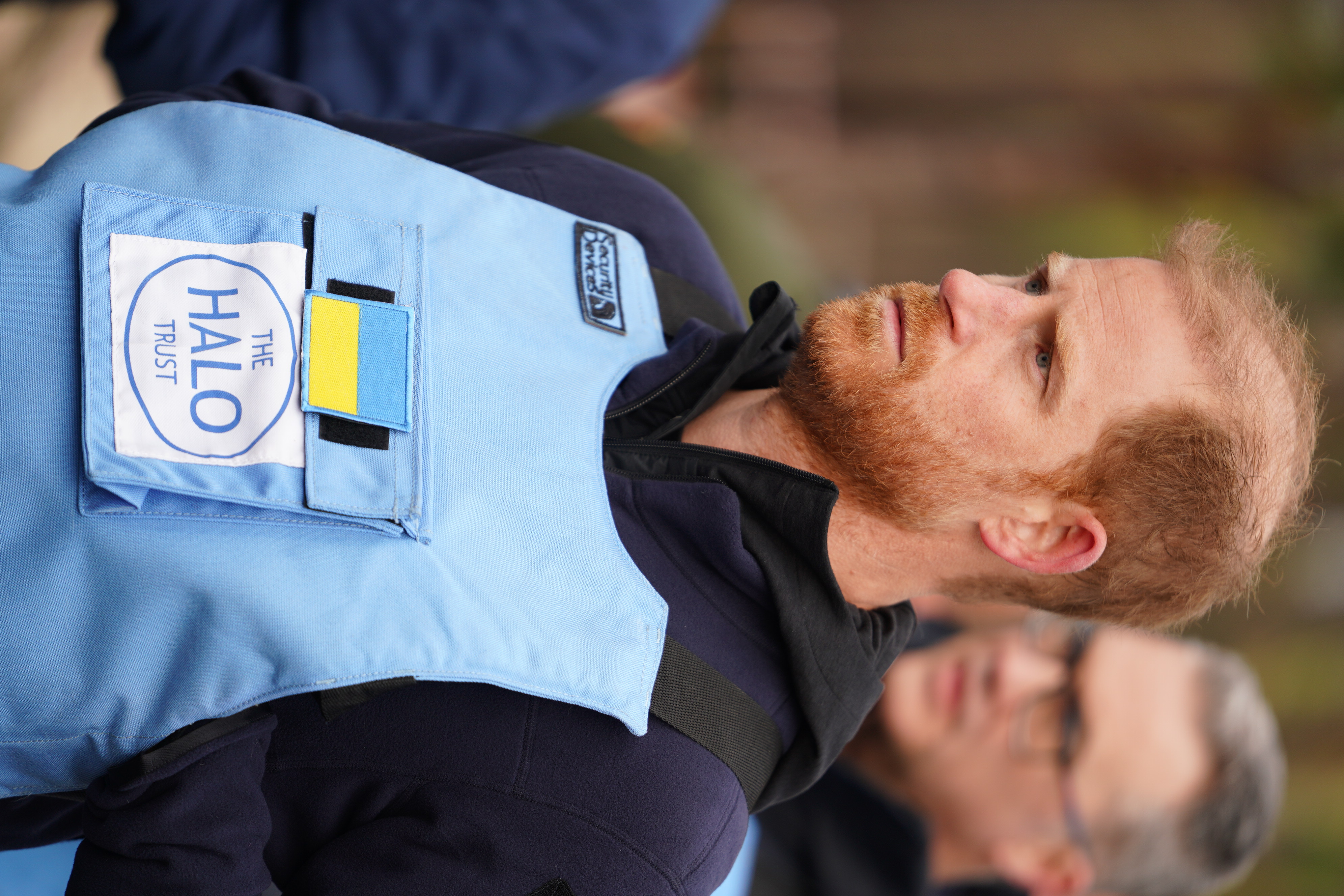 Prince Harry u zakhysnomu sporiadzhenni pid chas vizytu do HALO Ukraine