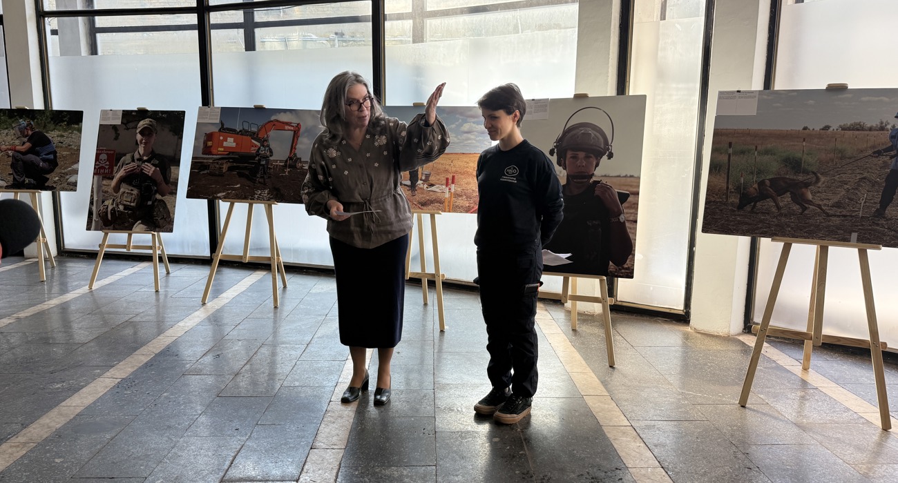 Пані Крістіан Руа, Заступниця голови дипломатичної місії Канади в Україні відкриває виставку