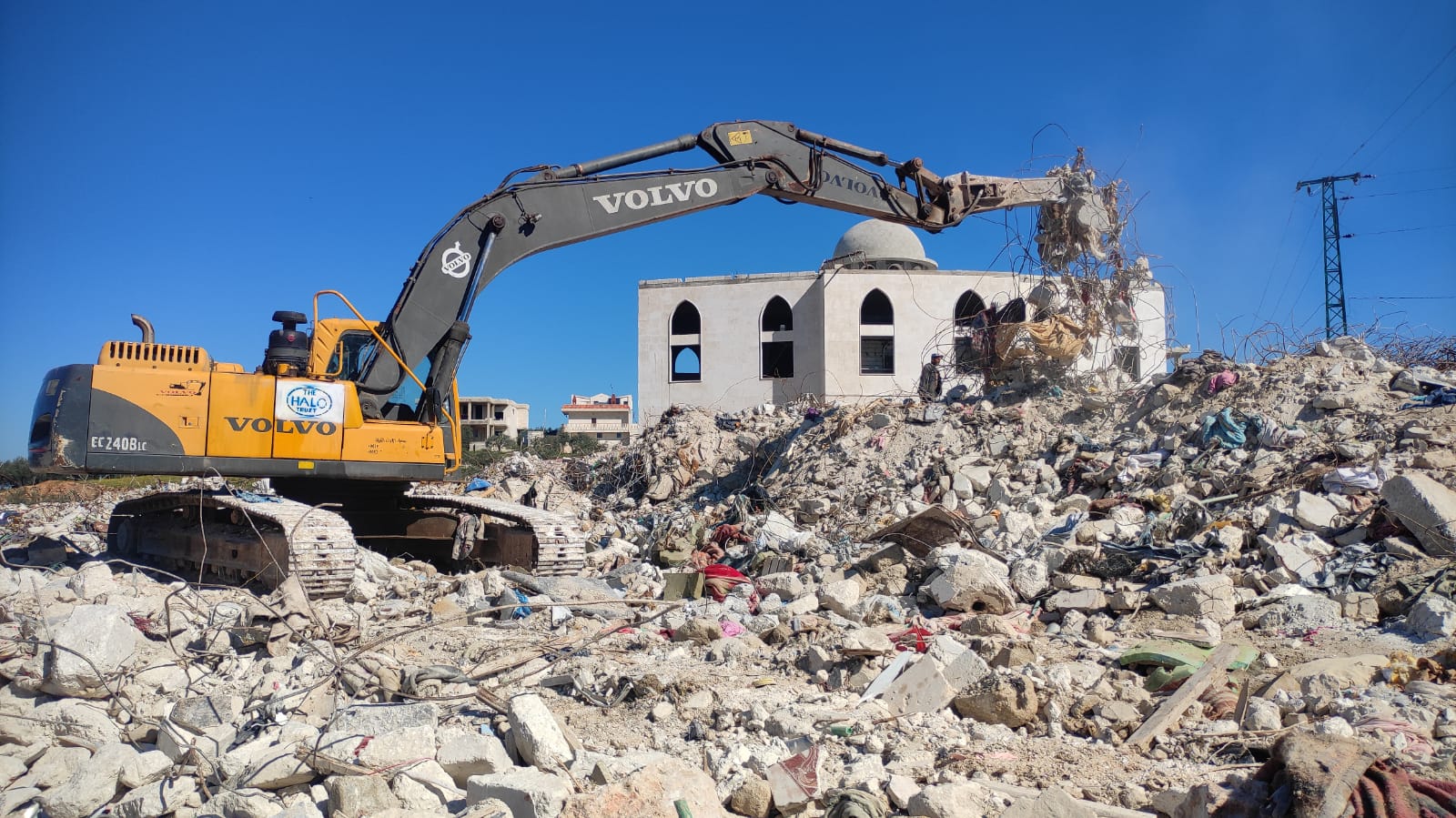 Excavator-picks-up-rubble-WhatsApp-Image-2023-03-21-10.10.39-AM