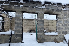 Вигорілі отвори дверей та вікон після пожежі