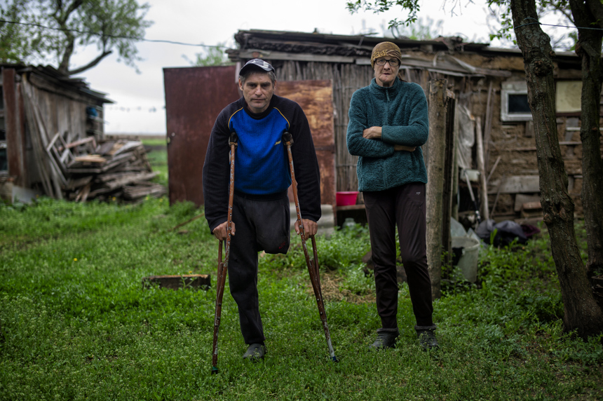 Сергій і Таїсія напроти майстерні